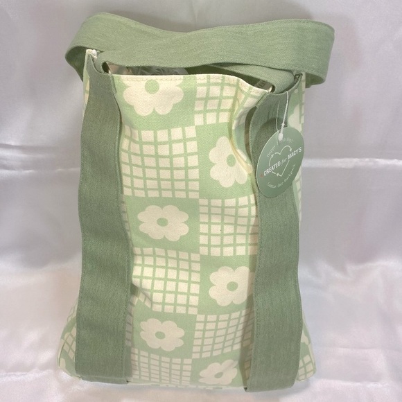 Macy's Handbags - Bucket Tote Bag in Green